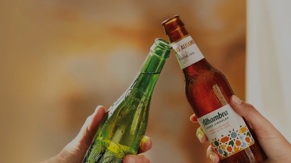 Un brindis con cervezas Alhambra